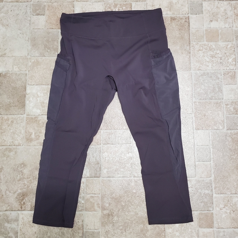 FABLETICS CROPPED LEGGINGS